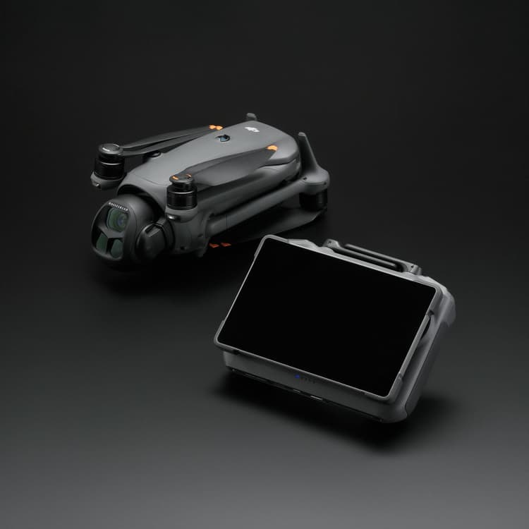 DJI RC Pro 2 sở hữu thiết kế thu gọn thông minh