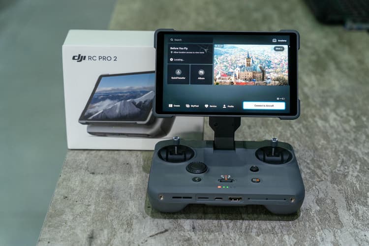 DJI RC Pro 2 sở hữu màn hình Mini-LED 2000-nit