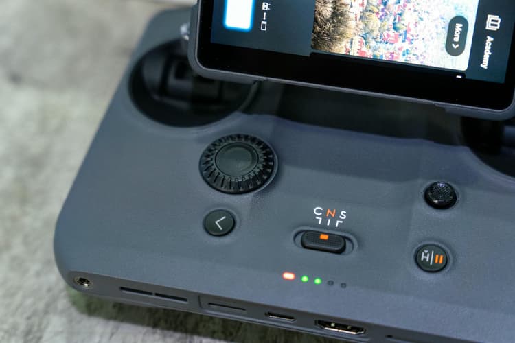 DJI RC Pro 2 được trang bị núm xoay điều chỉnh mới
