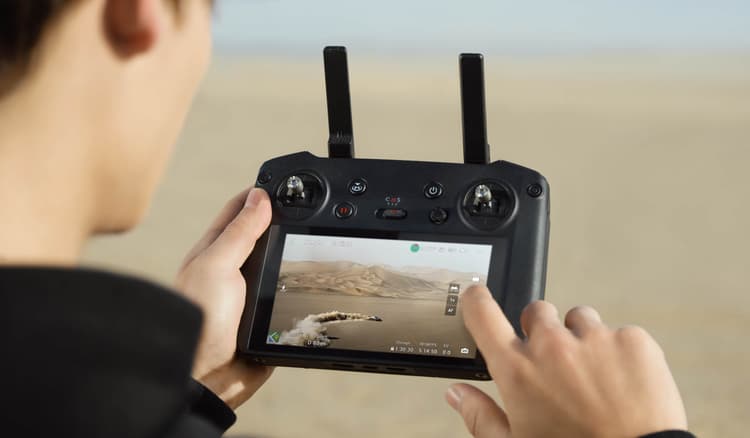 DJI RC Pro trang bị màn hình 5.5 inch