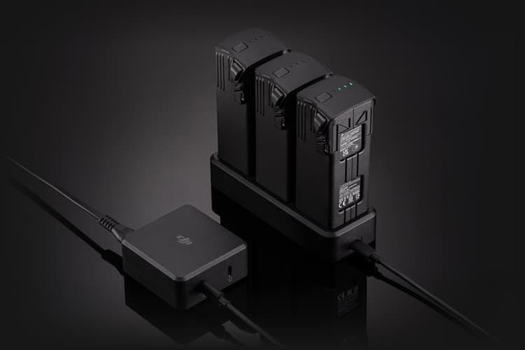 DJI 100W USB-C Power Adapter có thiết kế hai cổng đầu ra USB-C