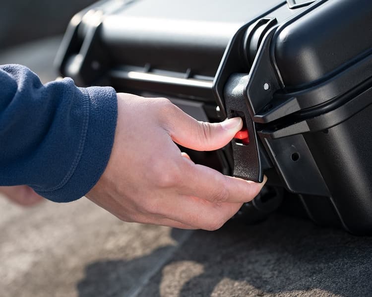 DJI Mavic 3 Safety Carrying Case có khóa chống trộm an toàn