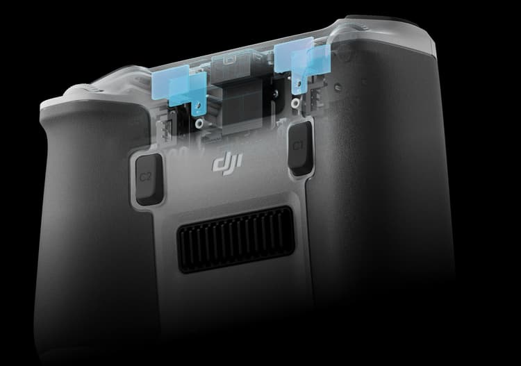 DJI RC nhỏ gọn chỉ khoảng 390g