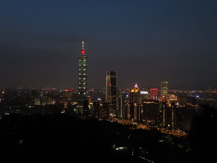Hỗ trợ quay video 4K và ghi hình 4K Time-Lapse ở tốc độ 30 fps