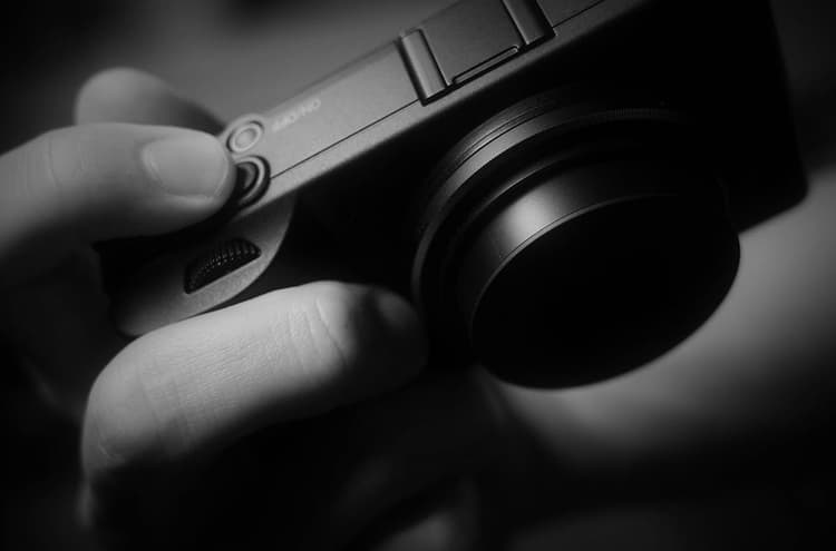 Thiết kế ngoại hình thuần monochrome
