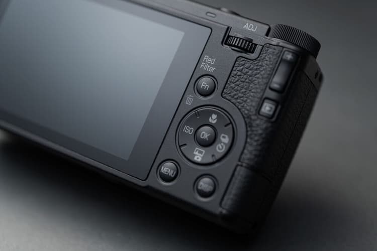 Màn hình Ricoh GR IV Monochrome cảm ứng 3.0 inch