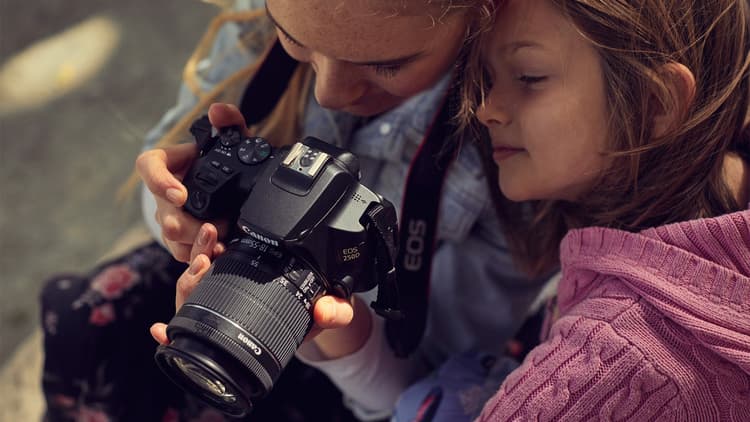Canon EOS 250D 200D Mark ii hỗ trợ quay video 4K