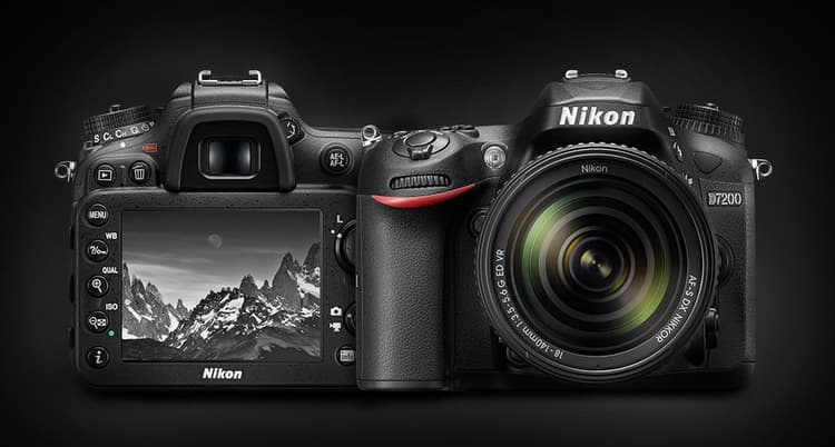 Màn hình LCD 3.2 inch với 1,229k-Dot được tích hợp vào thiết kế của máy ảnh Nikon D7200