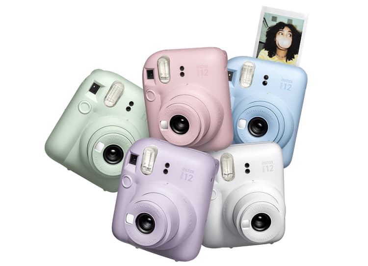 Thiết kế Fujifilm Instax Mini 12 vuông vức