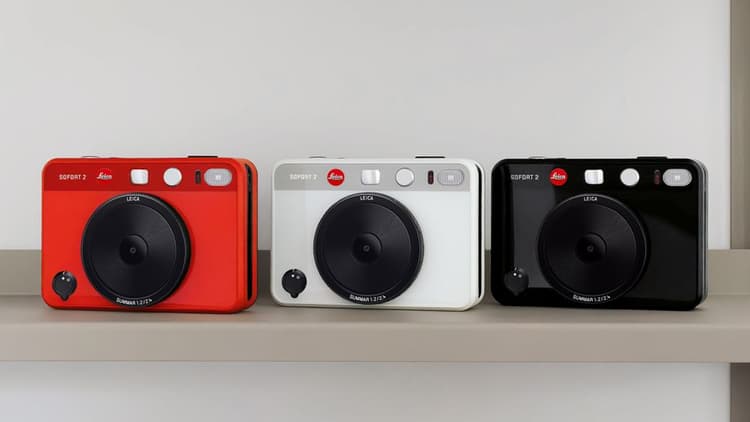 Leica Instax SOFORT 2 có 3 màu: đỏ, đen và trắng