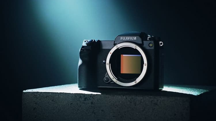 Fujifilm GFX 50S II nhỏ gọn, có cấu trúc magie bền bỉ