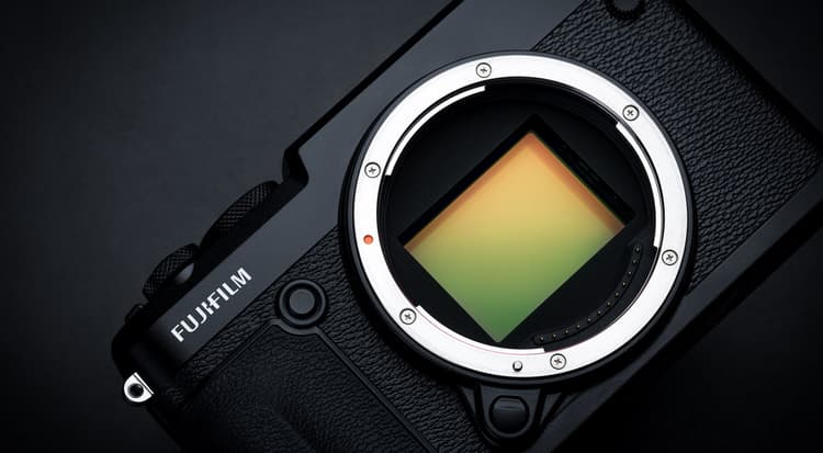 Cảm biến CMOS 51.4MP có kích thước lớn 43.8x32.9mm