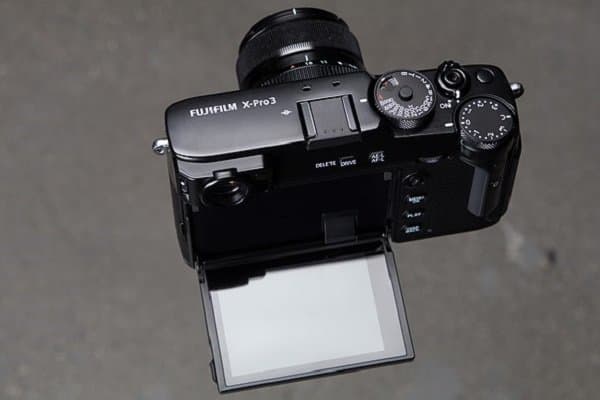 Fujifilm X-Pro3 với thiết kế truyền thống