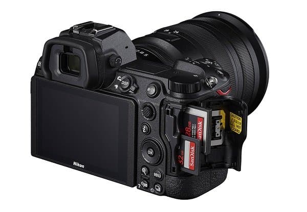 Nikon Z7 II với màn hình cảm ứng LCD
