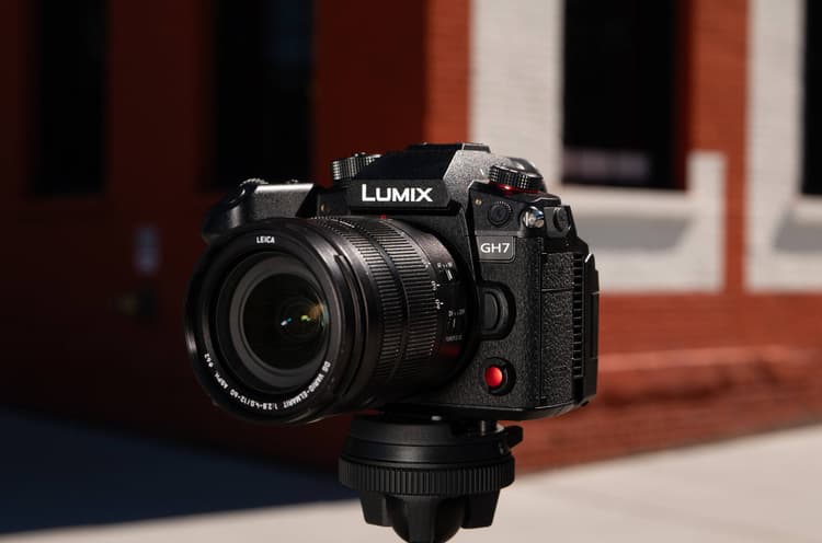 Lumix GH7 kết nối có dây và không dây