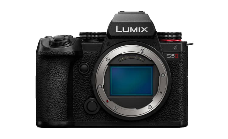 Panasonic Lumix S5 II thiết kế chống bụi và tia nước