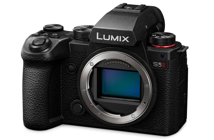 hệ thống cảm biến CMOS 24.2MP Full-Frame và bộ xử lý hình ảnh với công nghệ L2 mang lại những hình ảnh màu sắc trung thực