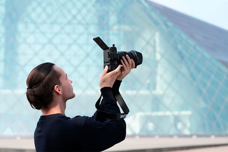 Mirrorless Sony Alpha A7R V tích hợp ổn định hình ảnh activemode
