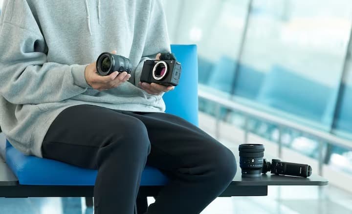 người dùng có thể kết hợp linh hoạt chiếc Sony ZV-E1 với các lens Sony E