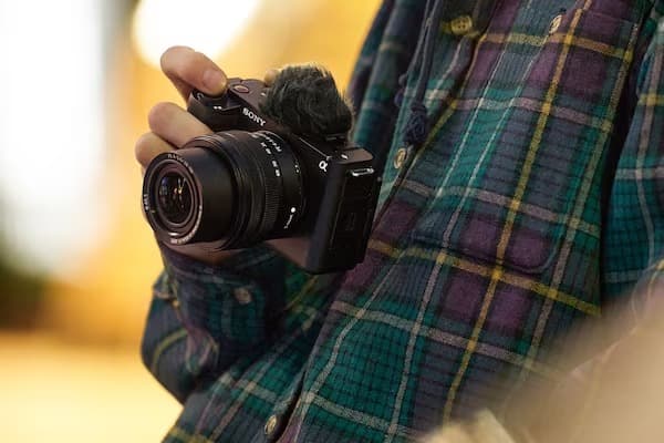 Sony ZV-E1 sở hữu thiết kế siêu nhỏ gọn