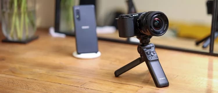 Máy ảnh Sony ZV-E10 có kết nối Bluetooth và Wi-Fi