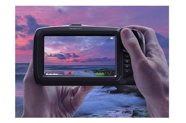 Pocket Cinema Camera 4K - màn hình cảm ứng