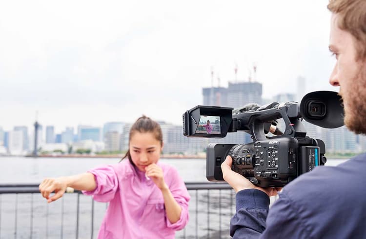 Sony PXW-Z200 được trang bị hệ thống kết nối đầy đủ