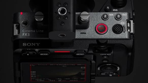 Sony FX3A được thiết kế với mục tiêu tối ưu cho các buổi ghi hình kéo dài, với khả năng quay 4K/60p liên tục mà không bị giới hạn thời gian