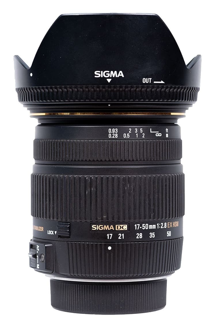 ống kính sigma 17-50 nikon canon có hình dáng mạnh mẽ
