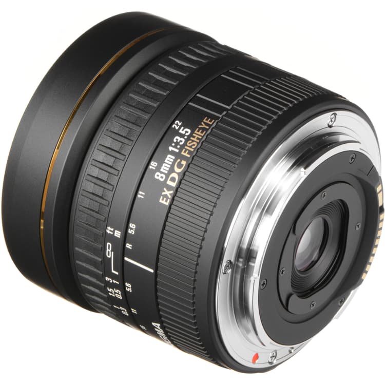 Sigma 8mm f/3.5 EX DG có hệ thống lấy nét tự động giúp lấy nét chính xác