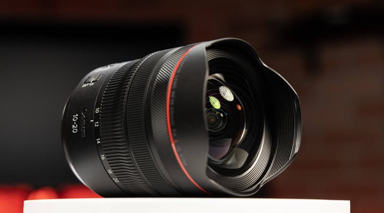 Thiết kế của Canon RF 10-20mm f/4 L IS STM