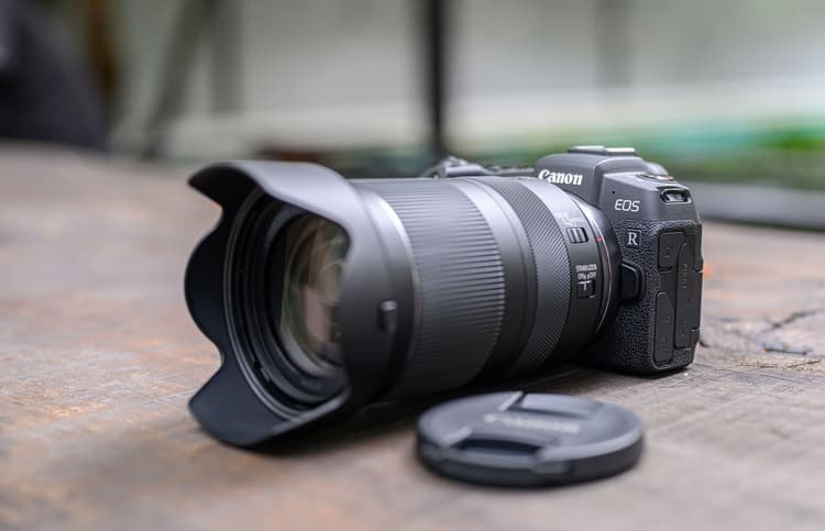 Canon RF 24-240mm F4-6.3 IS USM tích hợp vòng điều khiển