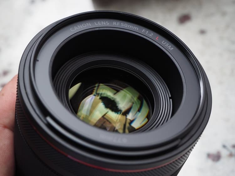 Canon RF 50mm f/1.2L USM có tiêu cự cố định