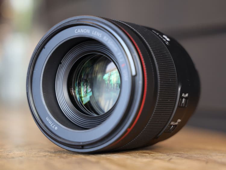 Canon RF 50mm f/1.2L USM với động cơ lấy nét USM