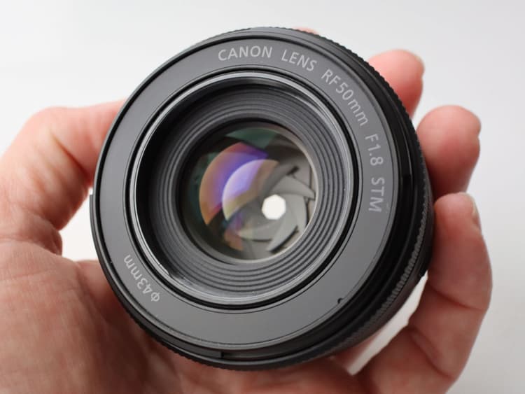 Canon RF 50mm f1.8 STM - Khẩu độ lớn cho ảnh thiếu sáng