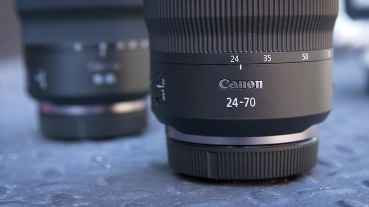 Canon RF 24-70mm f/2.8L IS USM mạnh mẽ