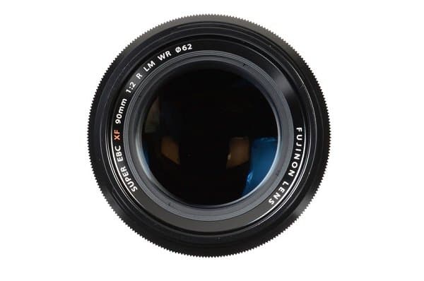 Fujifilm XF 90mm f / 2 R LM WR có tiêu cự và khẩu độ lớn