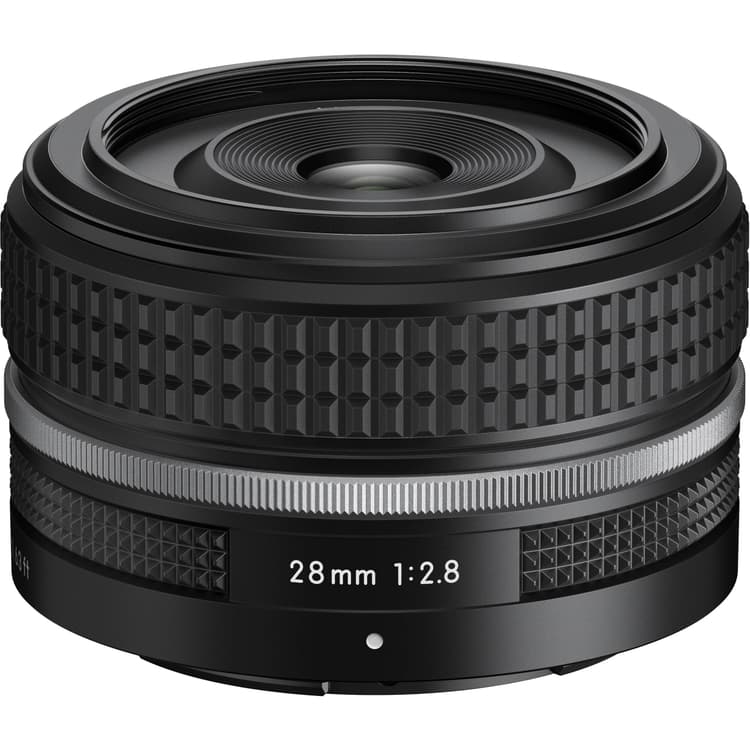 Nikkor Z 28mm f28 Special Edition sở hữu 9 thấu kính xếp thành 8 nhóm