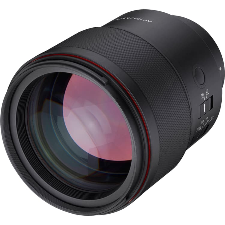 Samyang AF 135mm f/1.8 FE có thiết kế quang học tiên tiến