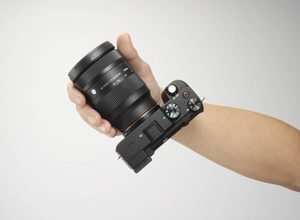 SIGMA 28-70mm F2.8 DG DN (C) nhỏ gọn, linh hoạt