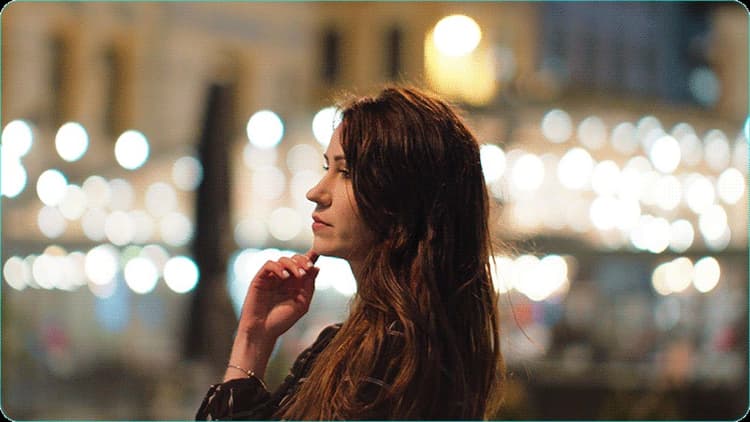 Khẩu độ lớn f/1.2 cho phép ống kính SIRUI Sniper 33mm F1.2 có thể tạo ra những bức ảnh xóa phông tuyệt đẹp