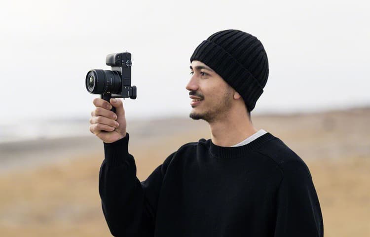 Sony E 15mm f14 G là ống kính aps-c nhanh nhất của sony