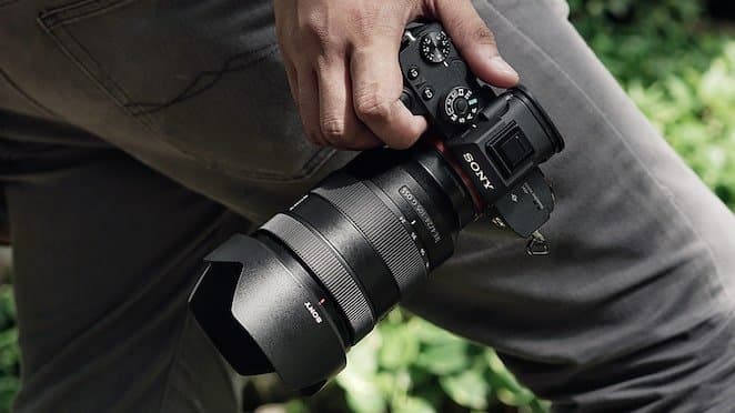 Sony Vario-Tessar T* FE 24-70mm f/4 ZA OSS có thiết kế chống bụi, chống ẩm