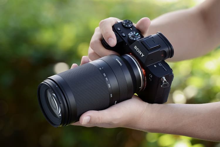 Ống kính Tamron 70-300mm F/4.5-6.3 Di III RXD for Sony E - Thiết kế nhỏ gọn