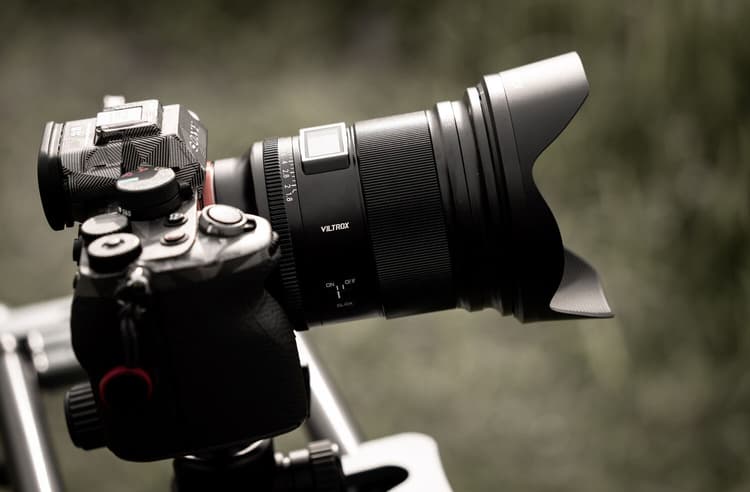 Thiết kế Viltrox AF 16mm f/1.8 FE làm từ kim loại