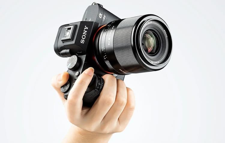 Viltrox AF 24mm f1.8 nhỏ gọn