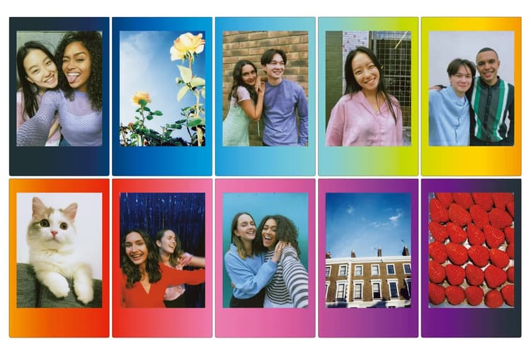 Film máy ảnh viền màu Film Instax Mini có kích thước 86 x 54 mm