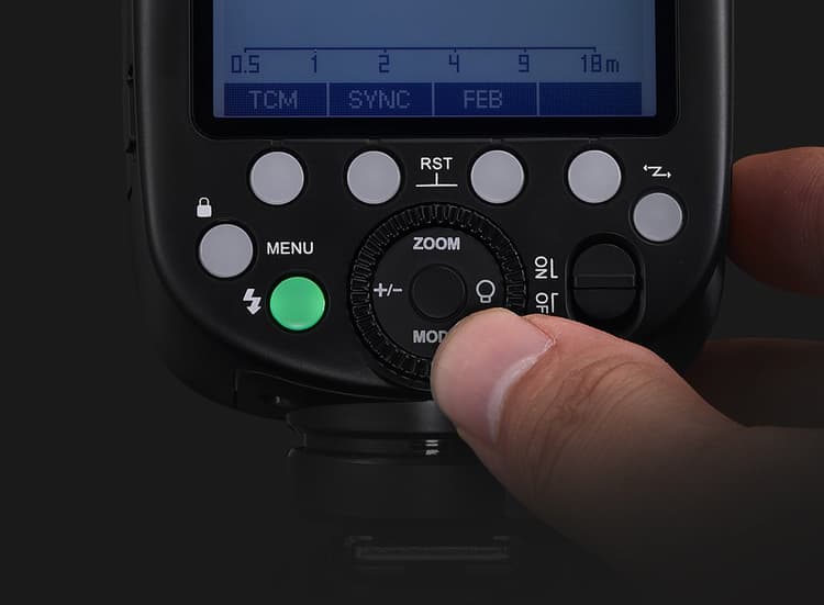 Godox V860III for Canon, Sony, Fujifilm, Nikon ... có khả năng thu phóng từ 20mm đến 200mm