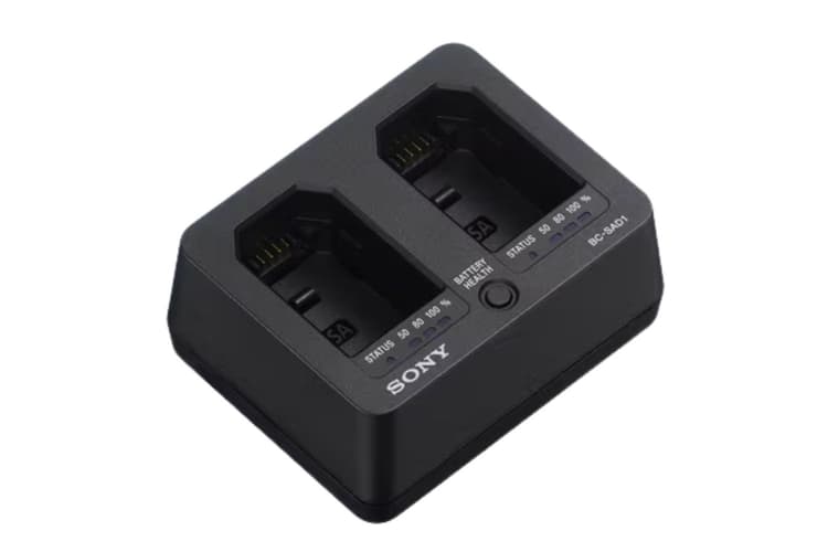 Bộ sạc pin Sony BC-SAD1 chỉ nặng 130g