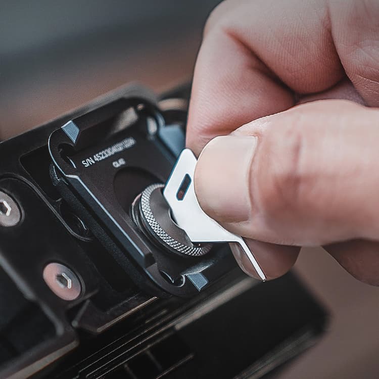 CFexpress Createmate Card Reader Case được thiết kế chốt đẩy đa chức năng tiêu chuẩn